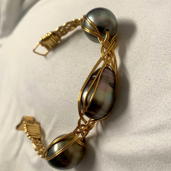 Handwoven 14k gold filled wire with Tahitian pearl cluster - Picture 5 of 13